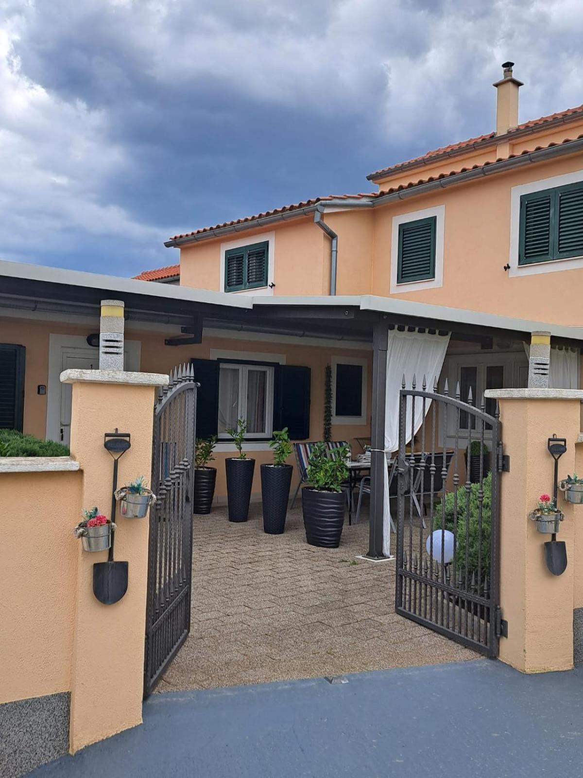 Apartments Andela Skradin Bagian luar foto